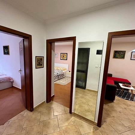 Skerdi'S Apartment - City Center Тирана Екстер'єр фото