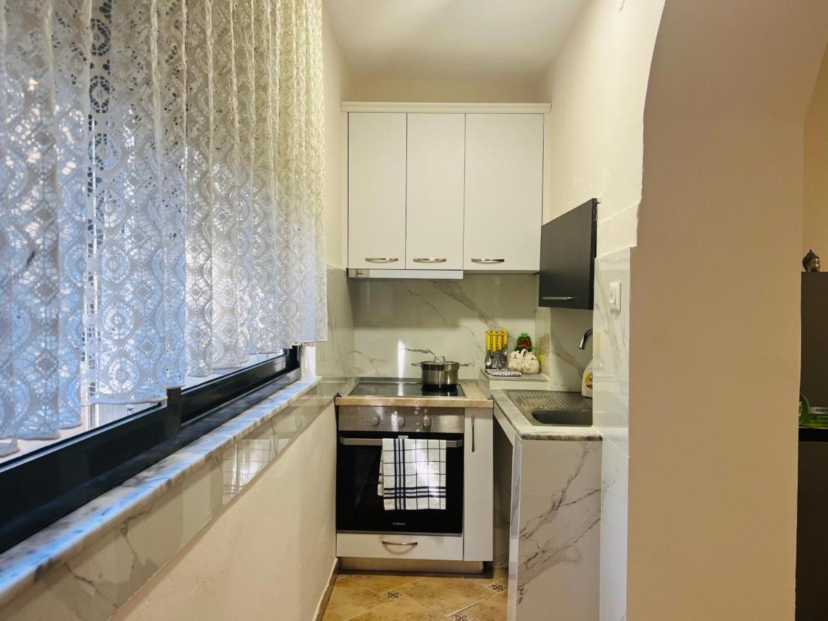 Skerdi'S Apartment - City Center Тирана Екстер'єр фото