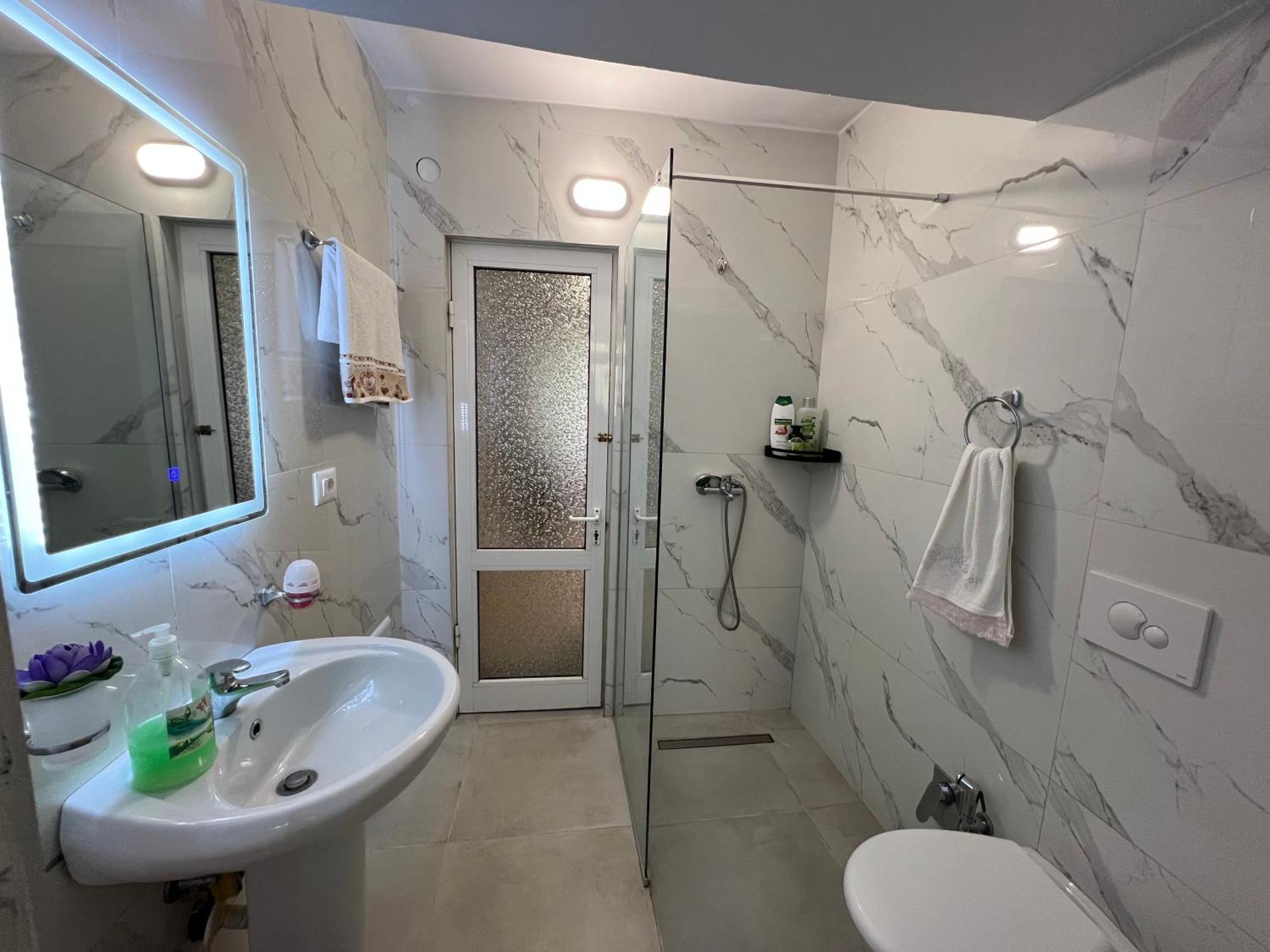 Skerdi'S Apartment - City Center Тирана Екстер'єр фото