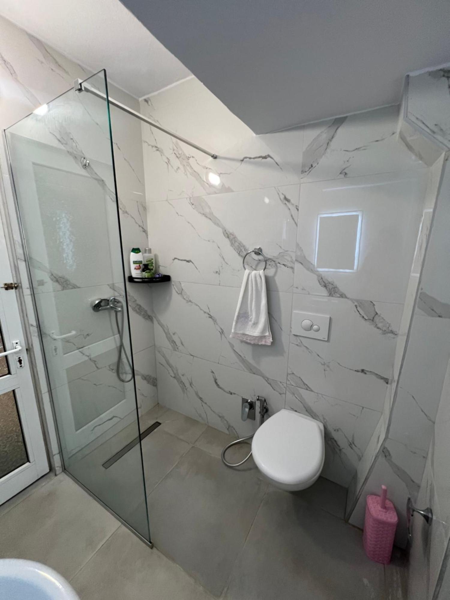 Skerdi'S Apartment - City Center Тирана Екстер'єр фото