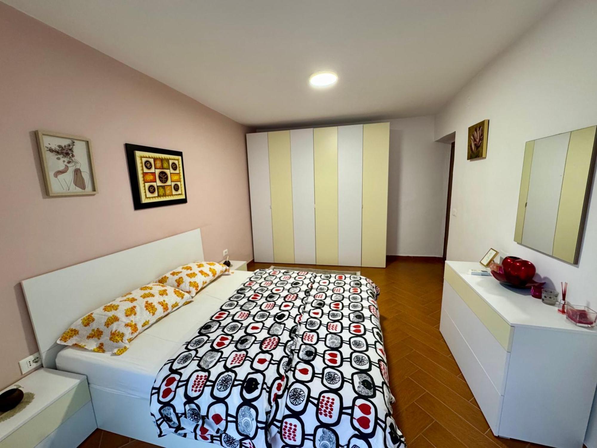 Skerdi'S Apartment - City Center Тирана Екстер'єр фото