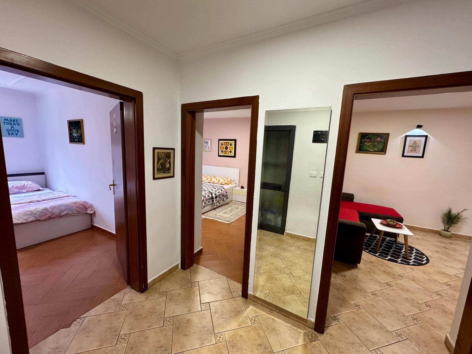 Skerdi'S Apartment - City Center Тирана Екстер'єр фото