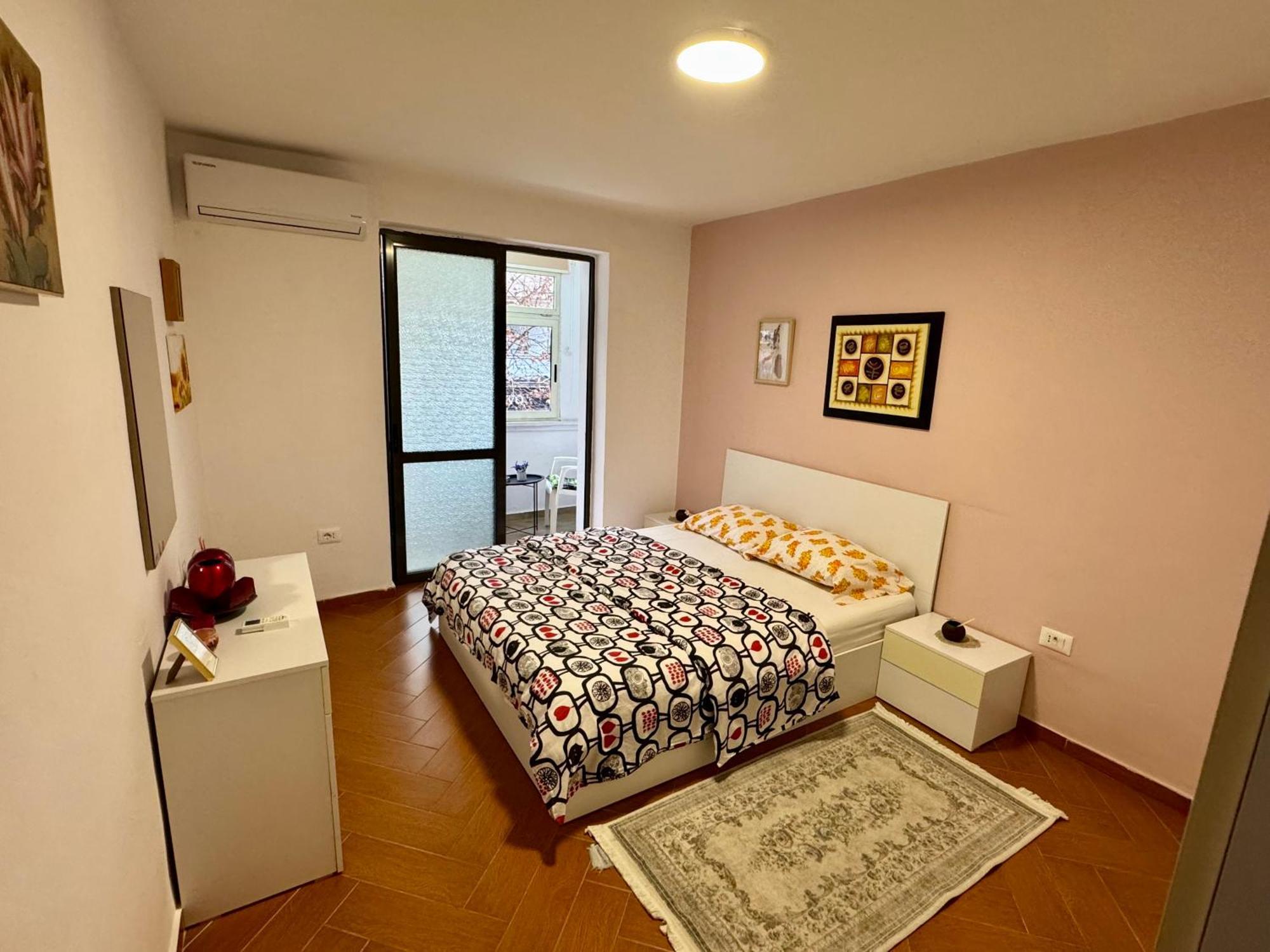Skerdi'S Apartment - City Center Тирана Екстер'єр фото