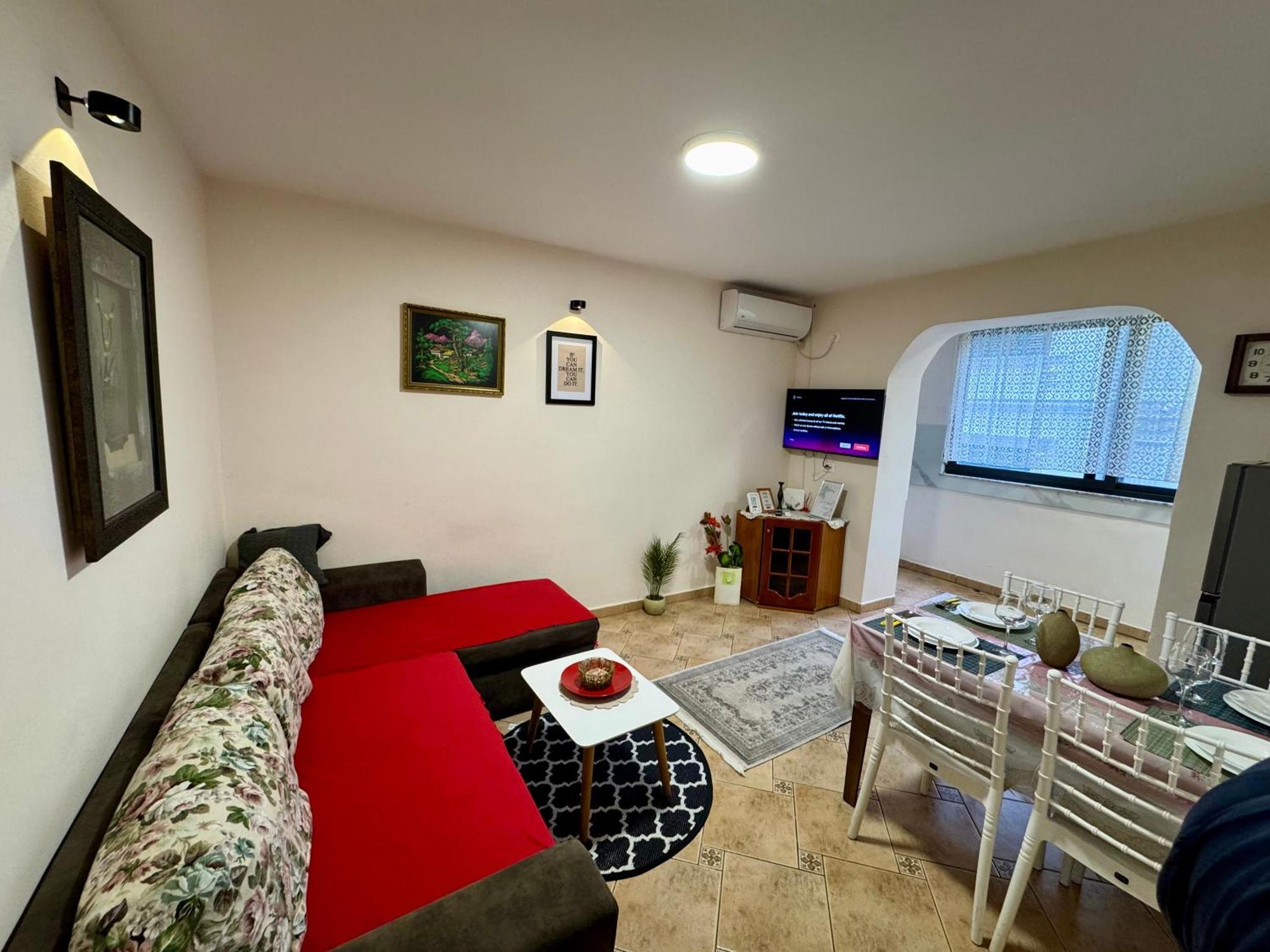Skerdi'S Apartment - City Center Тирана Екстер'єр фото